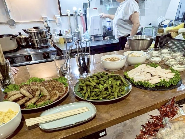 野菜デリが並ぶCherish Lifeのビュッフェテーブル