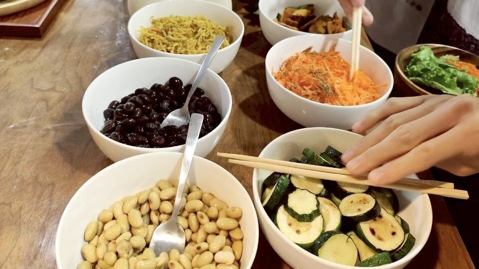 野菜デリが並ぶCherish Lifeのビュッフェテーブル