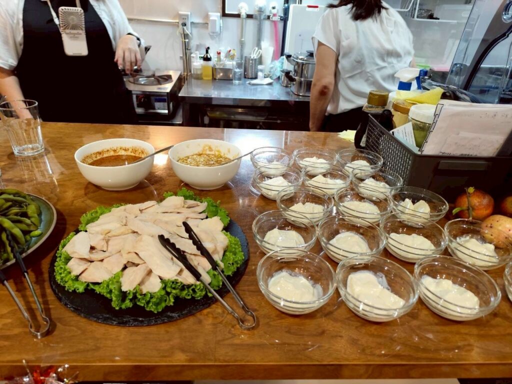 野菜デリが並ぶCherish Lifeのビュッフェテーブル